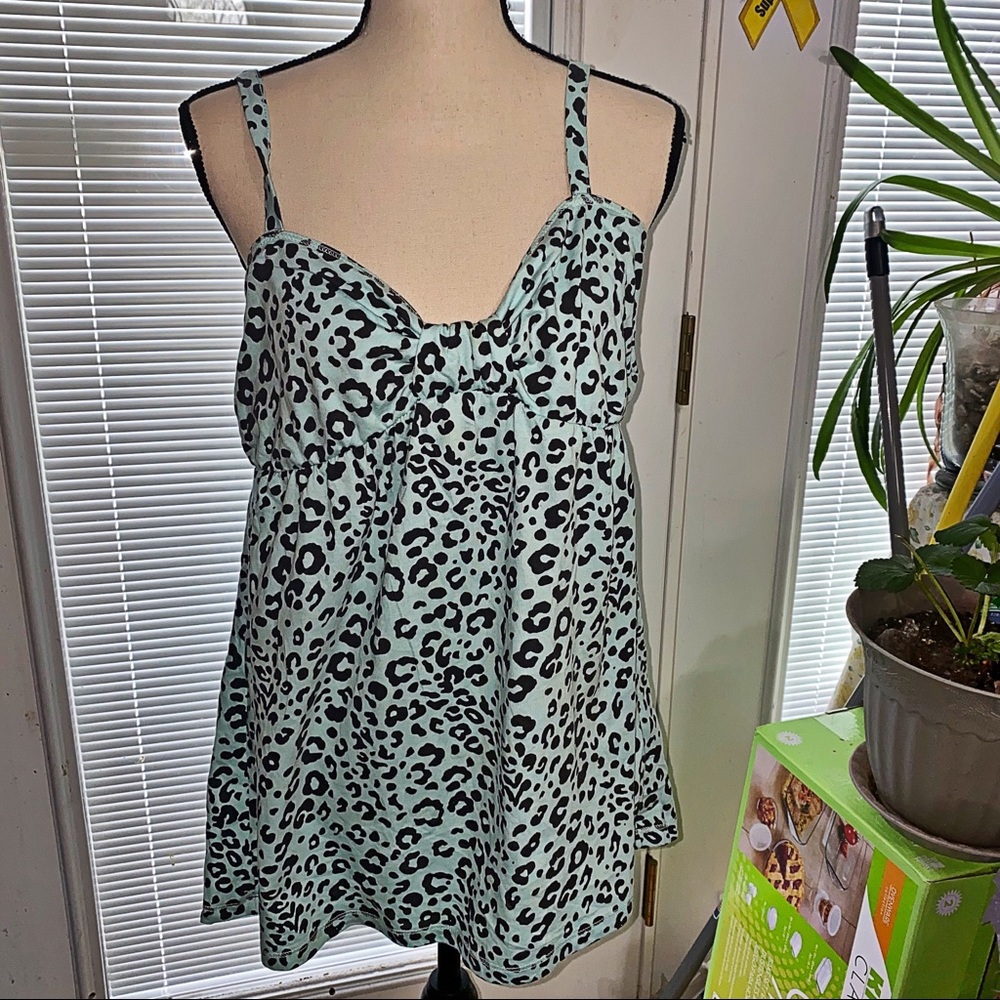 Twist tee size 1, mint green and black